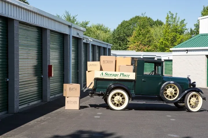 Moving truck
